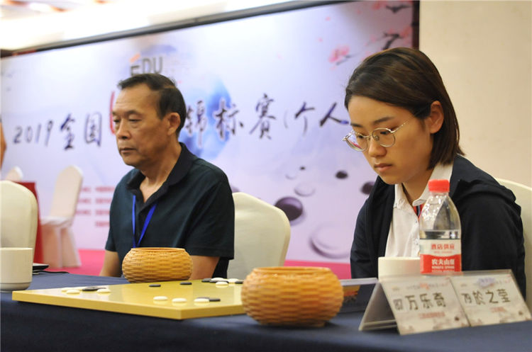 d5_裁判长梁建武助阵直播_副本.jpg