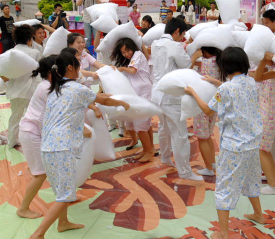 bigpillowfight.jpg